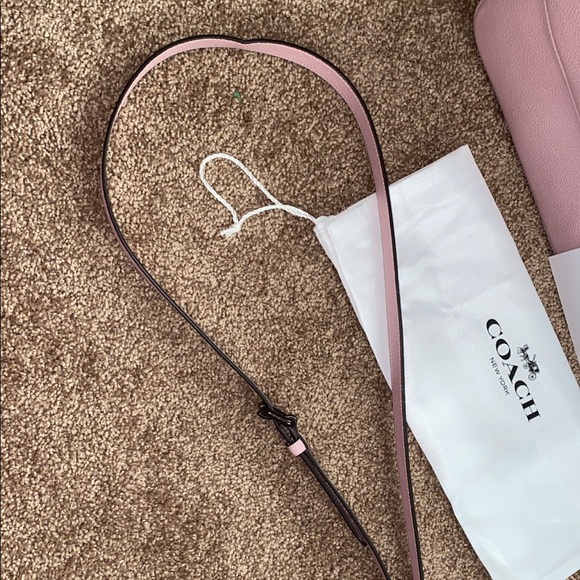 Coach Cassie - Picture 4 of 14